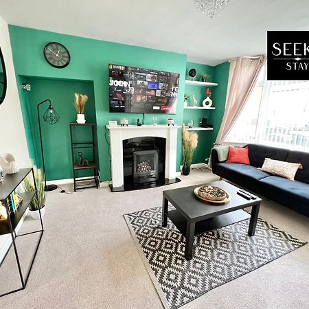 Cosy 2-Bedroom House, Walking Distance Cbs, Ideal For Contractors-Business Stays コヴェントリー エクステリア 写真