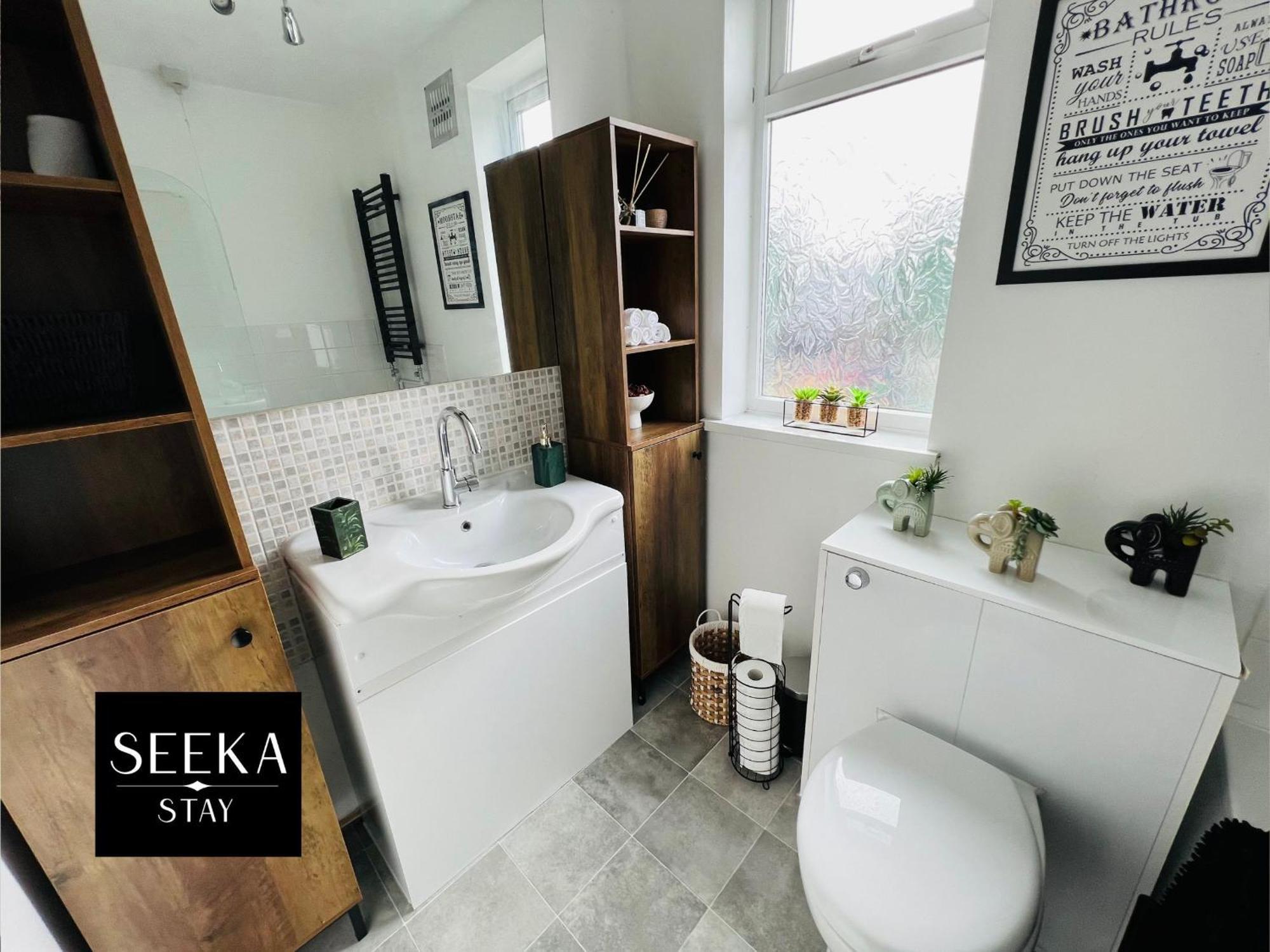 Cosy 2-Bedroom House, Walking Distance Cbs, Ideal For Contractors-Business Stays コヴェントリー エクステリア 写真