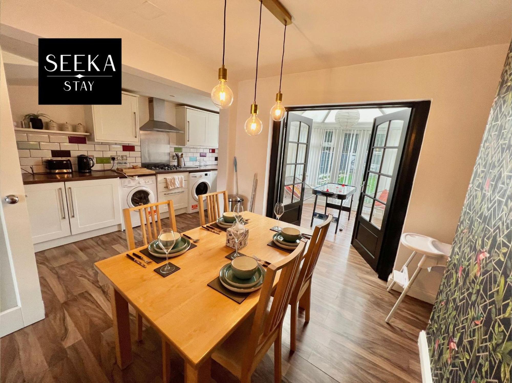 Cosy 2-Bedroom House, Walking Distance Cbs, Ideal For Contractors-Business Stays コヴェントリー エクステリア 写真